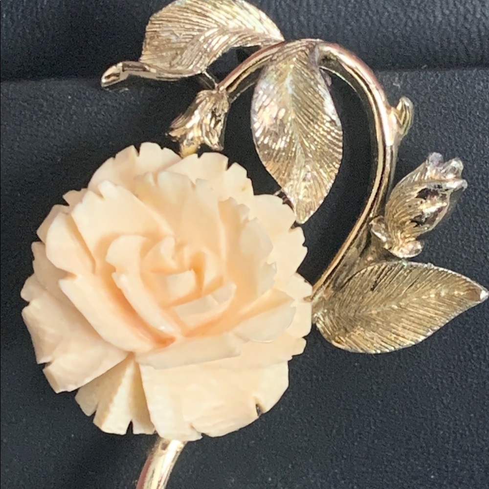 Vintage Stamped LISNER Flower Brooch - Picture 2 of 3